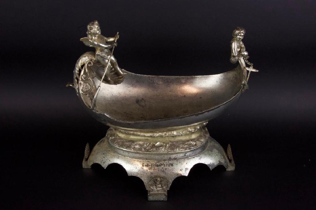 Antique Middletown Plating Co Silver Plated Center Dish (1 of 6)