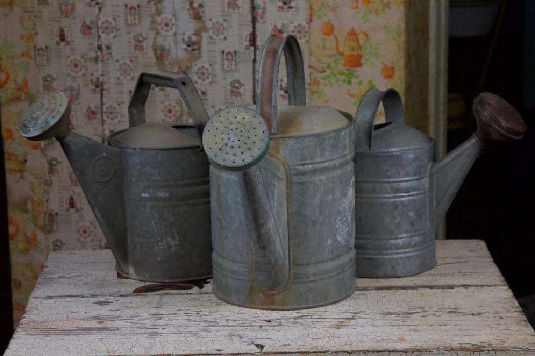 Lot of 7.5-10L Galvanized Watering Cans (1 of 8)
