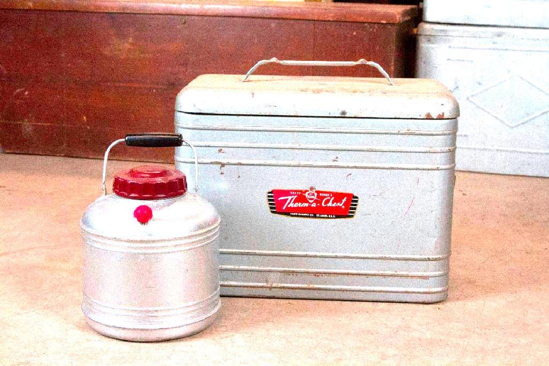 Vintage Cooler and Glass Lined Vacuum Flask (1 of 7)