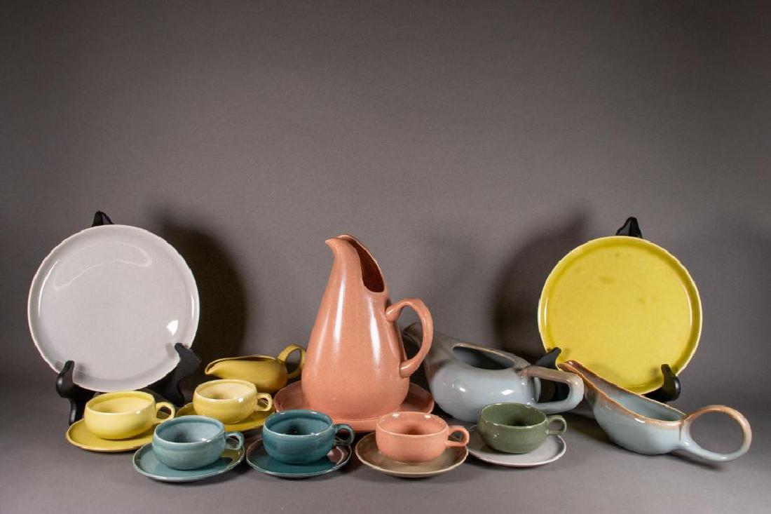 Russel Wright (1904-1976) Original Mid Century Modern: Russel Wright (1904-1976) Original Mid century modern dish set. Sixteen (16) Pc set Set contains one (1) pitcher, three (3) gravy boats, six (6) cups, six (6) saucers. Twenty-one (21) dinner plates.Go