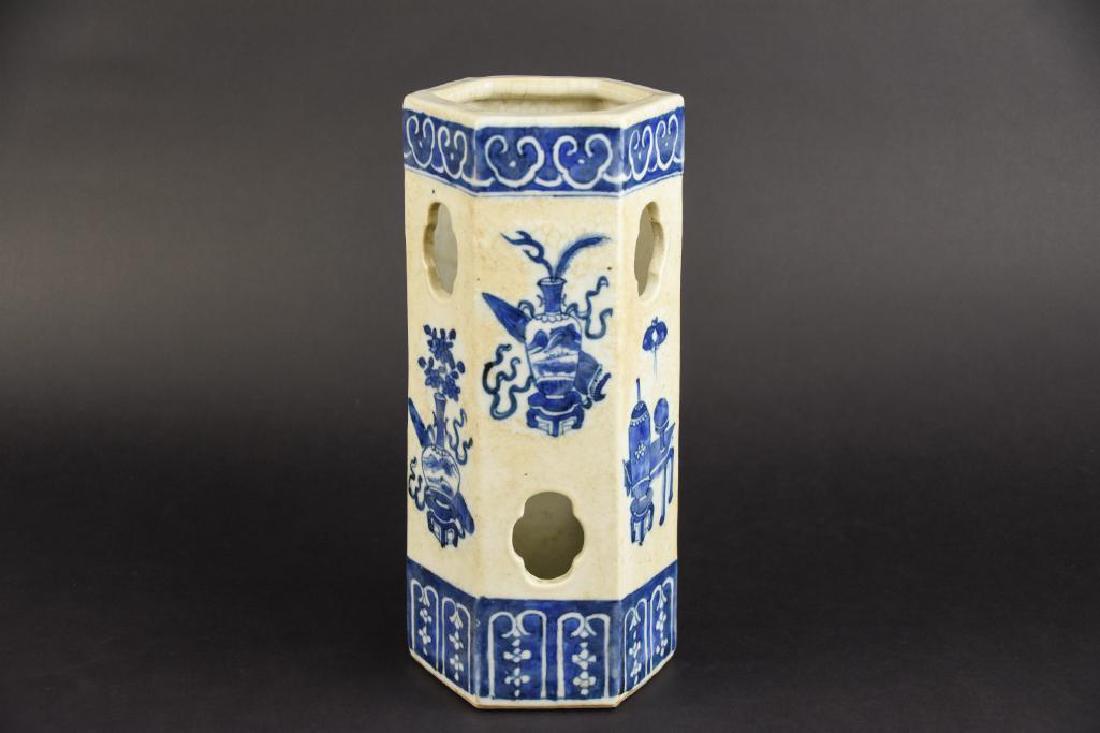 19th Century Chinese Hexagonal Porcelain Hatstand: 19th Century Chinese Hexagonal Porcelain Hatstand. 4" Width x 10"Height