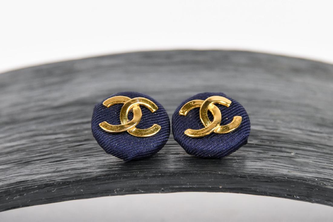 Vintage Chanel Interlocking CC Buttons (1 of 5)