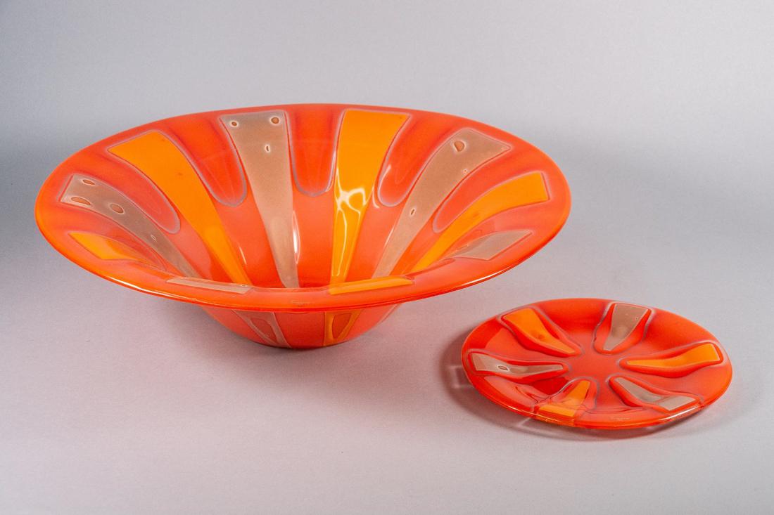 Decorative Art Glass Bowl and Plate by Higgins: Large decorative signed Higgins fused glass bowl and plate by Higgins studio. CREATOR: Michael Higgins (Artist). PLACE OF ORIGIN: United States. DATE OF MANUFACTURE: 1960s. P