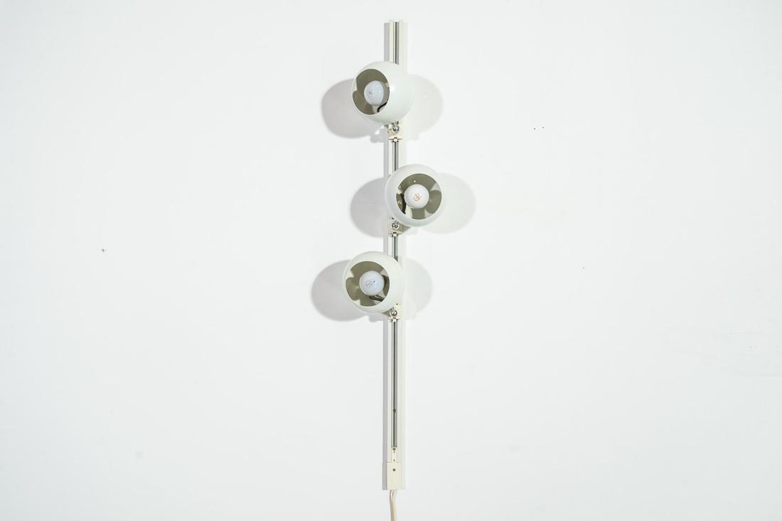 Mid Century Modern Wall Lightolier Track Lighting: Mid Century Modern Wall Lightolier track lighting with orbital shades. CONDITION: In working condition. Exterior is in good condition. MEASUREMENTS: H 47in x W 10in.