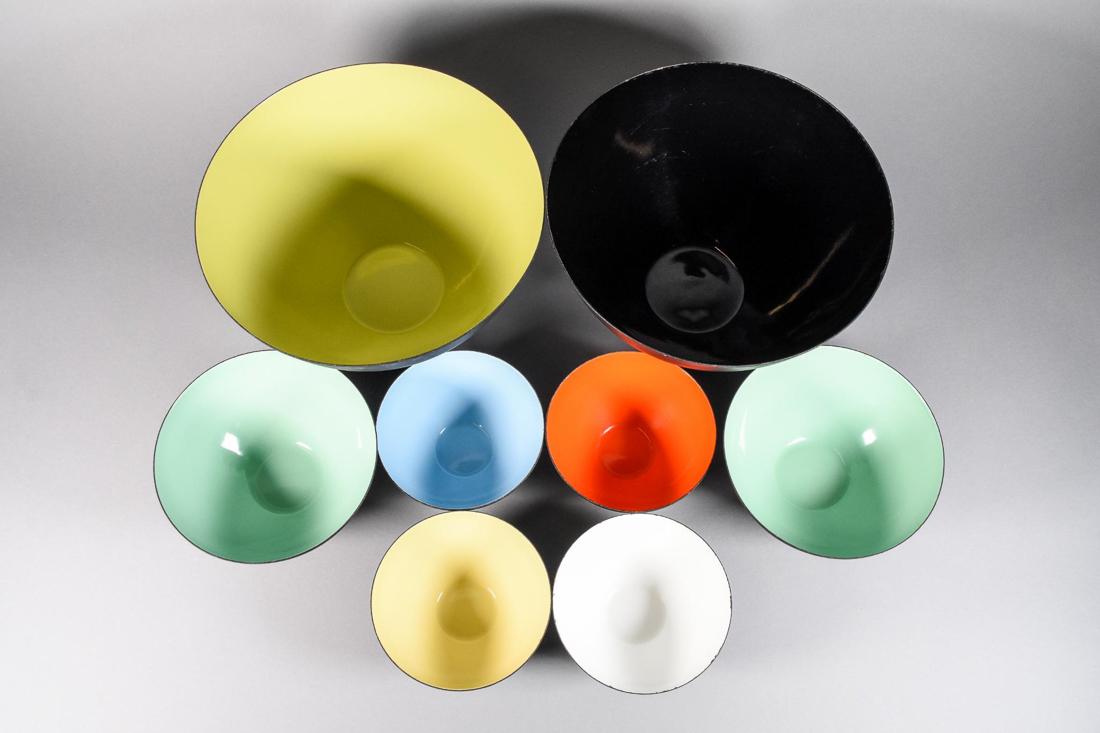 Herbert Krenchel (Danish 1922-2014) Krenit Bowl Set: Herbert Krenchel (Danish 1922-2014) Krenit eight (8) Pc. bowl set. INCLUDES:Two (2) Salad bowls. CONDITION: Good original vintage condition. CONDITION REPORT: Black enamel bowl has slight chipping ar