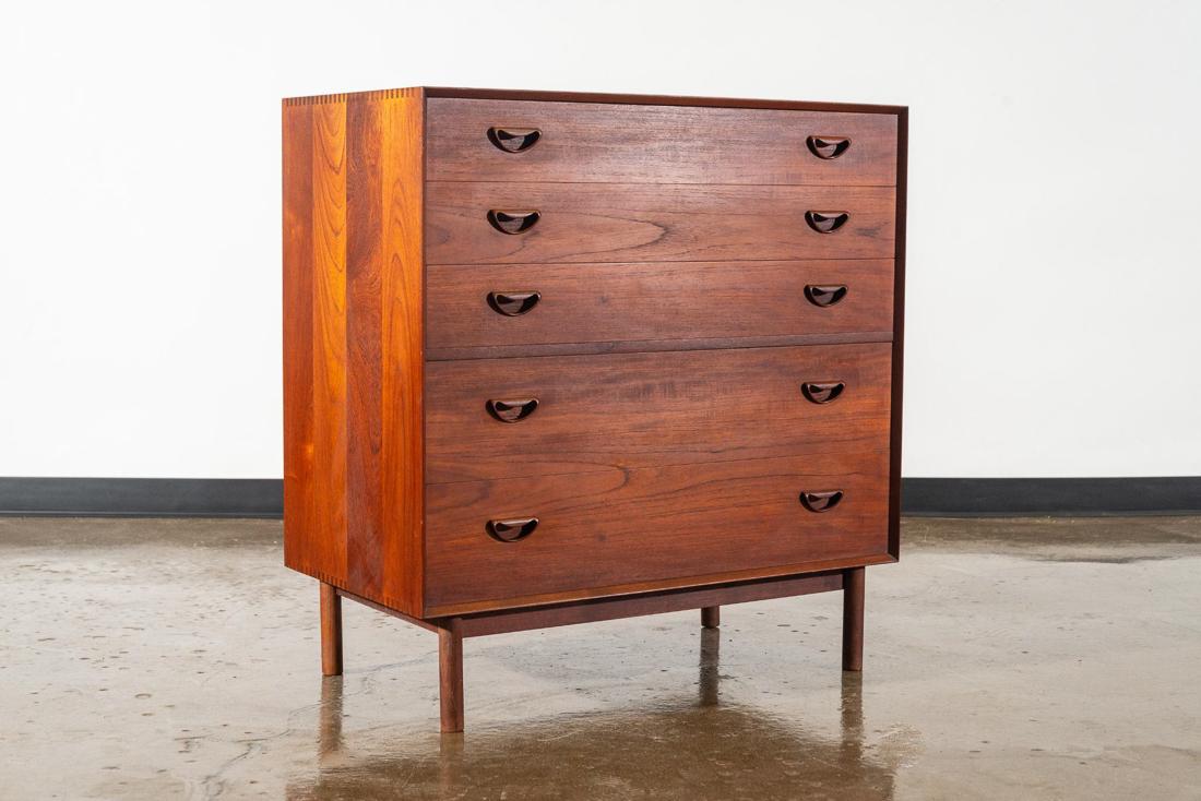 Peter Hvidt Dresser for Soborg Mobler: Teak five-drawer finger jointed dressers by Peter Hvidt & Orla Molgaard-Nielsen for Soborg Mobelfabrik. CREATOR: Peter Hvidt (Designer) Orla Molgaard-Nielsen (Designer) Soborg Mobelfabrik (Manufacture