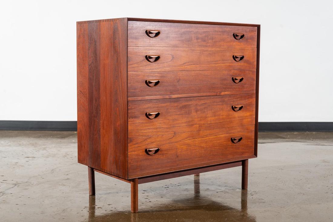 Peter Hvidt Dresser for Soborg Mobler: Teak five-drawer finger jointed dressers by Peter Hvidt & Orla Molgaard-Nielsen for Soborg Mobelfabrik. CREATOR: Peter Hvidt (Designer) Orla Molgaard-Nielsen (Designer) Soborg Mobelfabrik (Manufacture