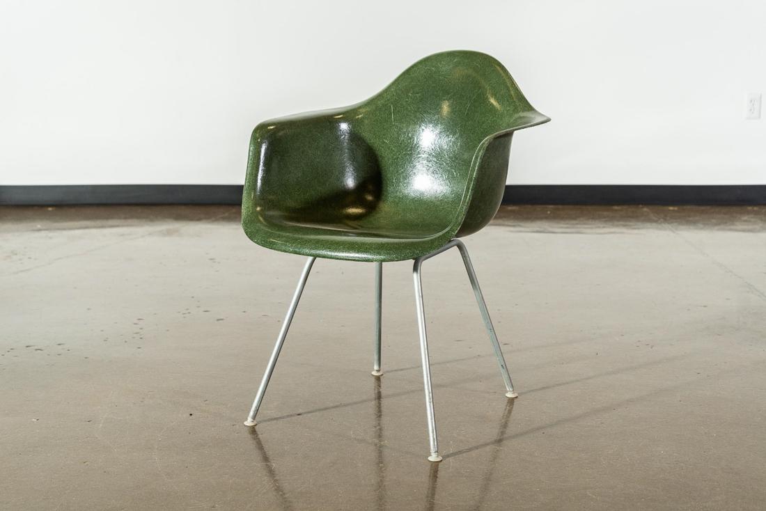 Charles and Ray Eames DAX Fiberglass Chair: Charles and Ray Eames One 'DAX' chairs on 'H-base', designed in 1950/53 in Olive Green color. CREATOR: Herman Miller (Manufacturer), Charles & Ray Eames (Designer). OF THE PERIOD: Mid-Century Modern.