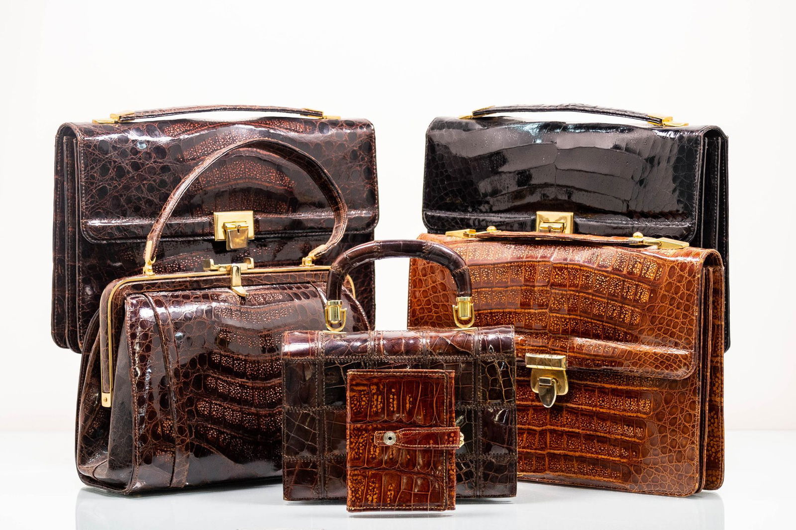 Six (6) Vintage Alligator Handbags (1 of 19)