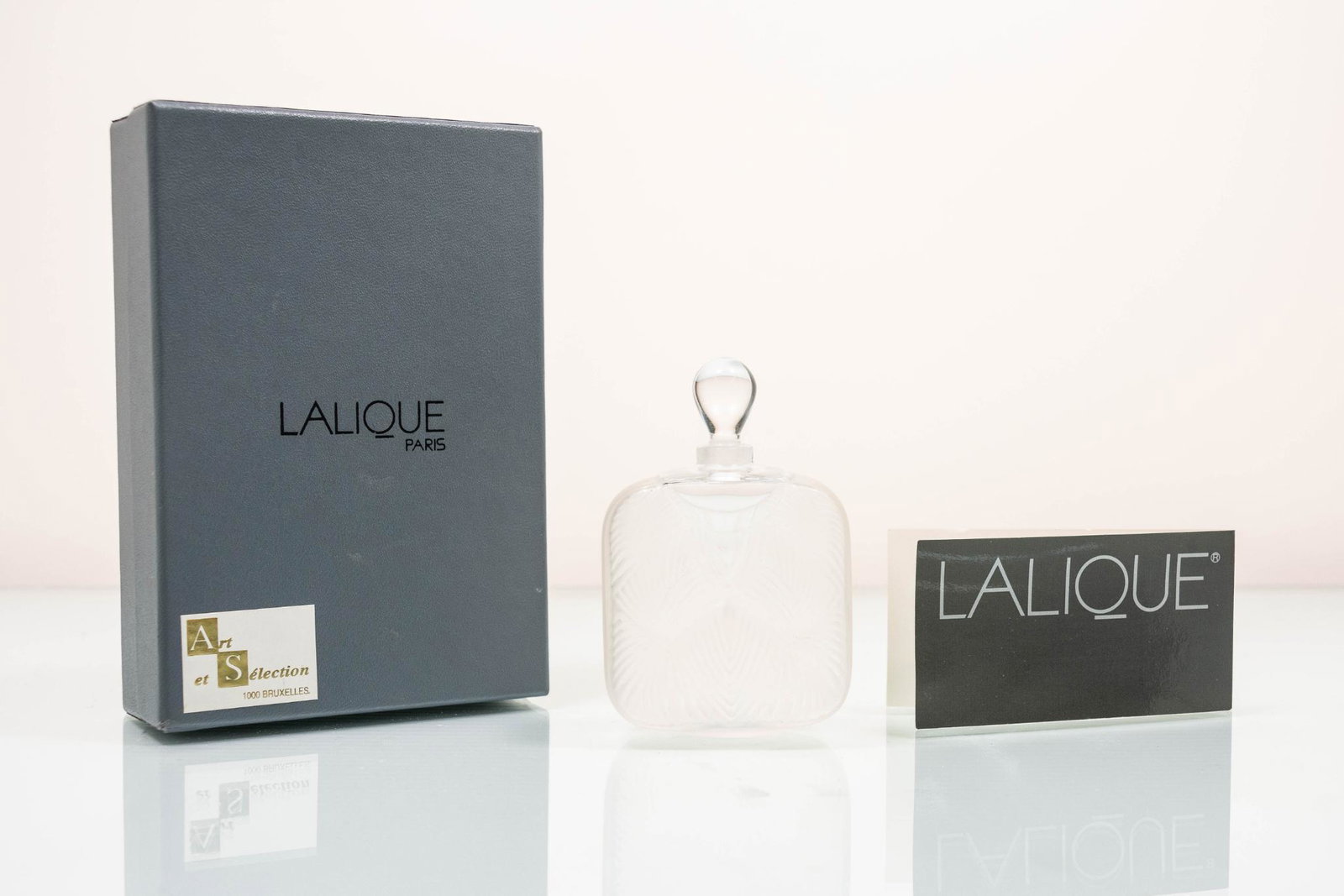 Lalique "Flacon Hittite" Perfume Bottle in Original (1 of 4)