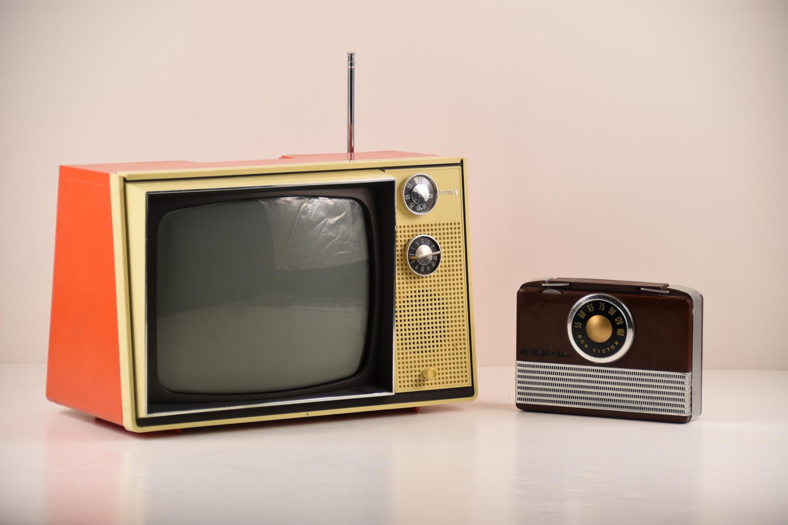 Vintage TV and Transistor Radio: Vintage TV and Transistor Radio. Zenith Tv. RCA Victor Radio