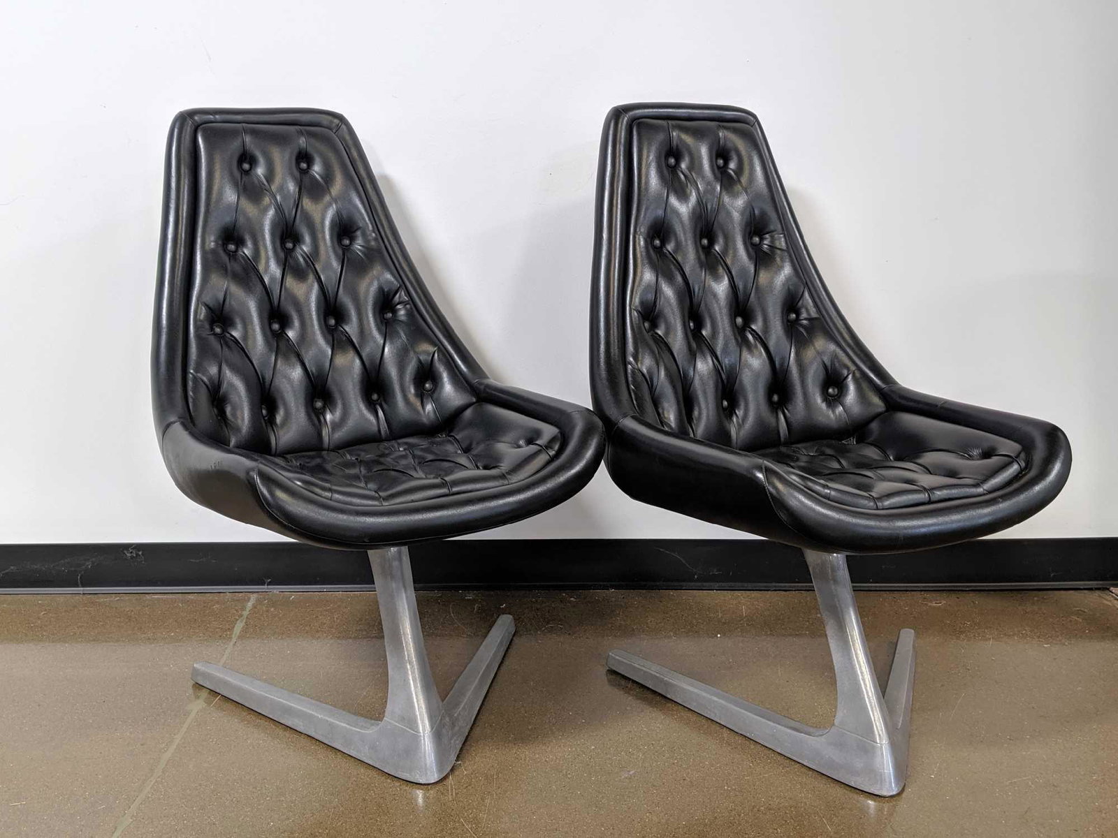 Chromcraft Sculpta Unicorn Chair, Pair: Pair of Chromcraft Sculpta Unicorn Chairs. Very Good Condition. Star Trek Chairs featured in the episode "Trouble with Tribbles"