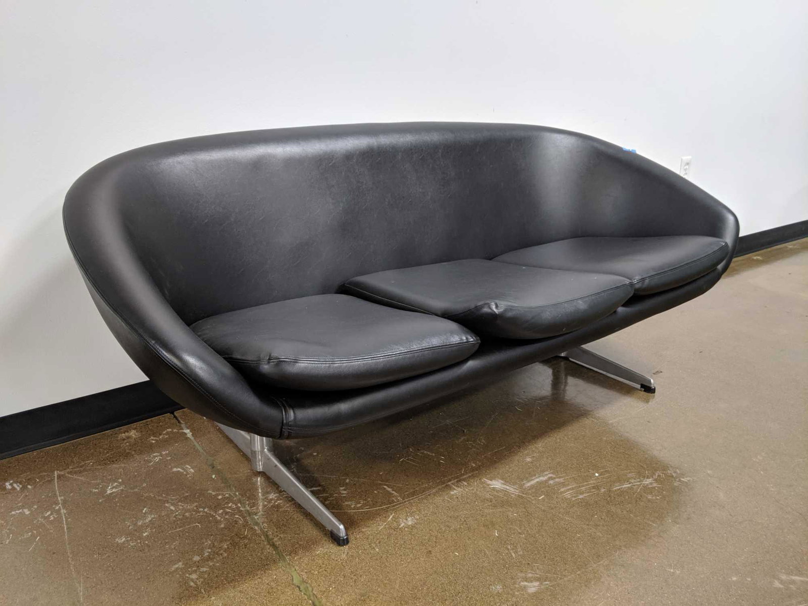 Overman Black Leather Sofa: Overman Black Leather Sofa.