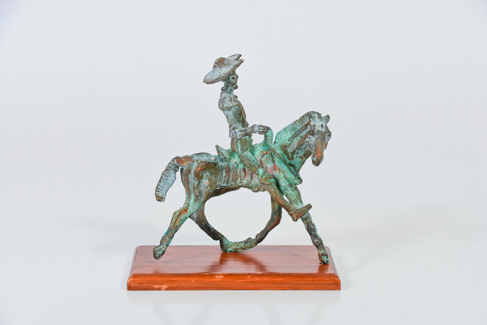 Bronze Don Quijote and Rocinante Sculpture: Bronze Don Quijote and Rocinante Sculpture on Wood Base. Base L8.5 x W4.5 x H9.25 NAVIS Pack and Ship will be handling the shipping of all items from this auction. Go to: http://blockauction.gonavis.c