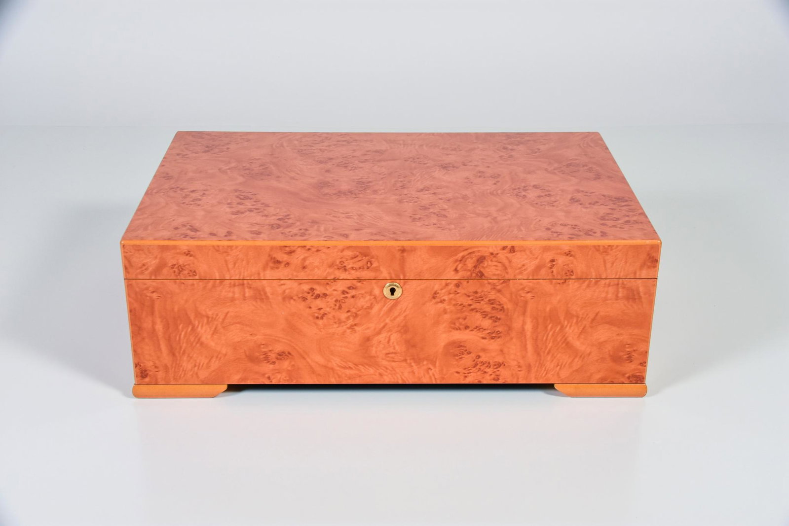 Footed Don Salvatore Cigar Humidor: Footed Don Salvatore Cigar Humidor with Hinged Inside Trays, Includes Digital Hygrometer, 3 Humidifiers and Keys. L22 x H7.75 x W14.25 NAVIS Pack and Ship will be handling the shipping of all items fr