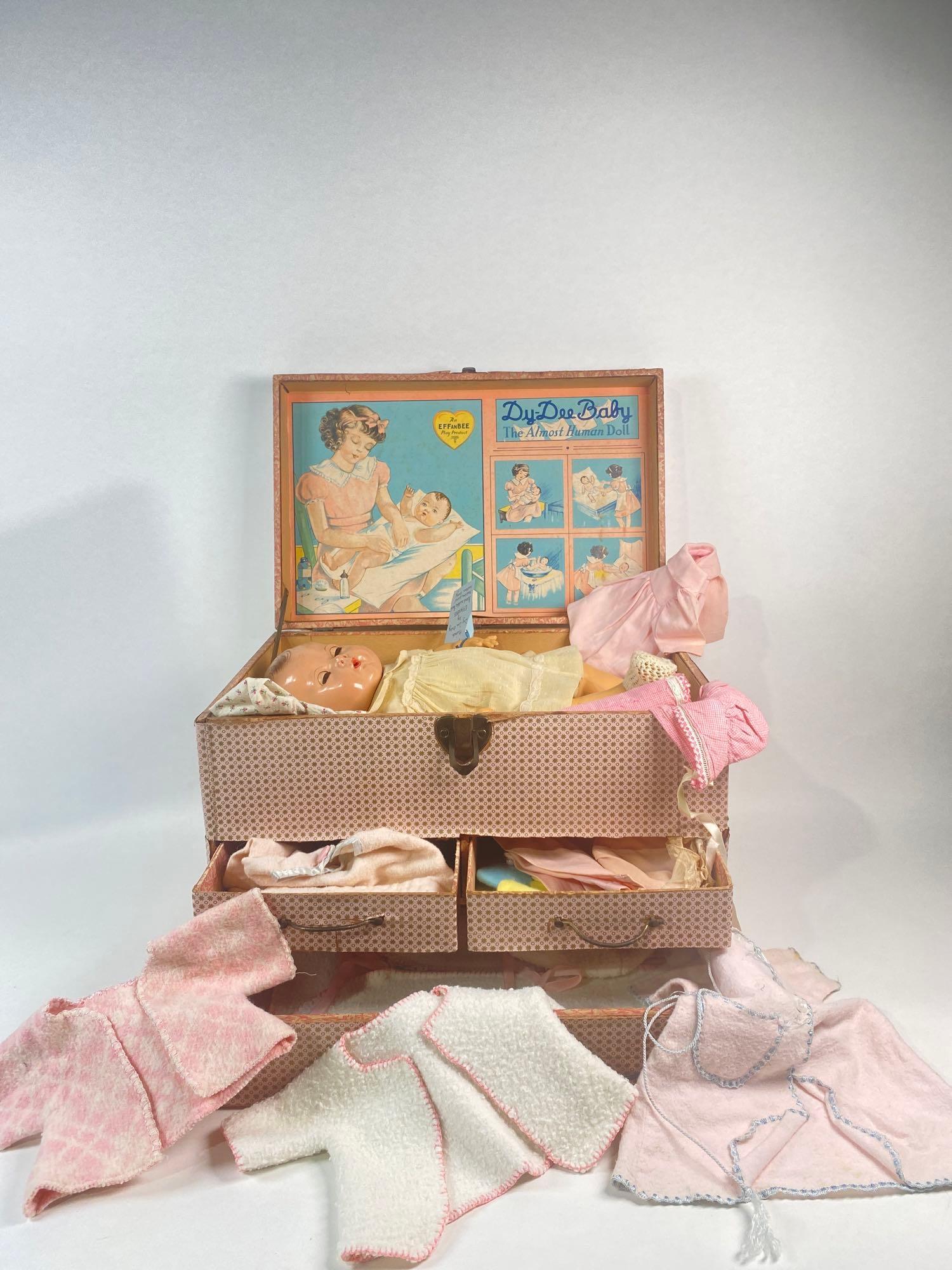 Dy-Dee Baby Doll, Case and accessories (1 of 4)