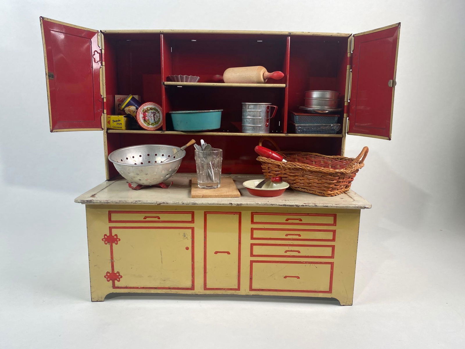 Tin Kitchen Set (Wolverine) (1 of 7)