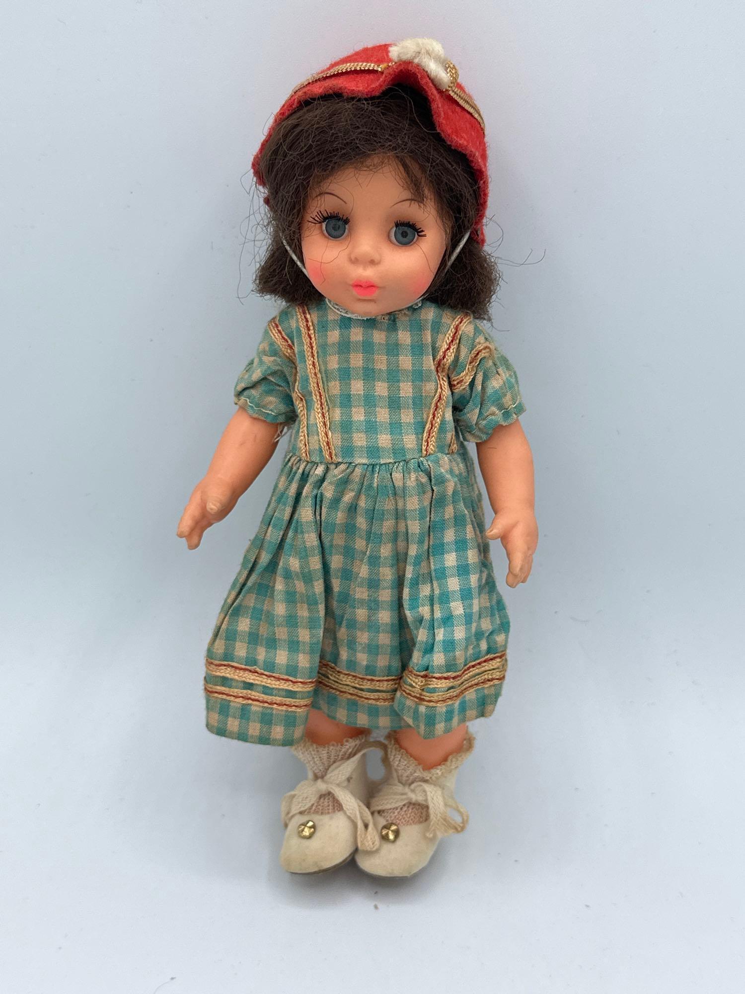 9" vinyl 1960s doll (1 of 5)