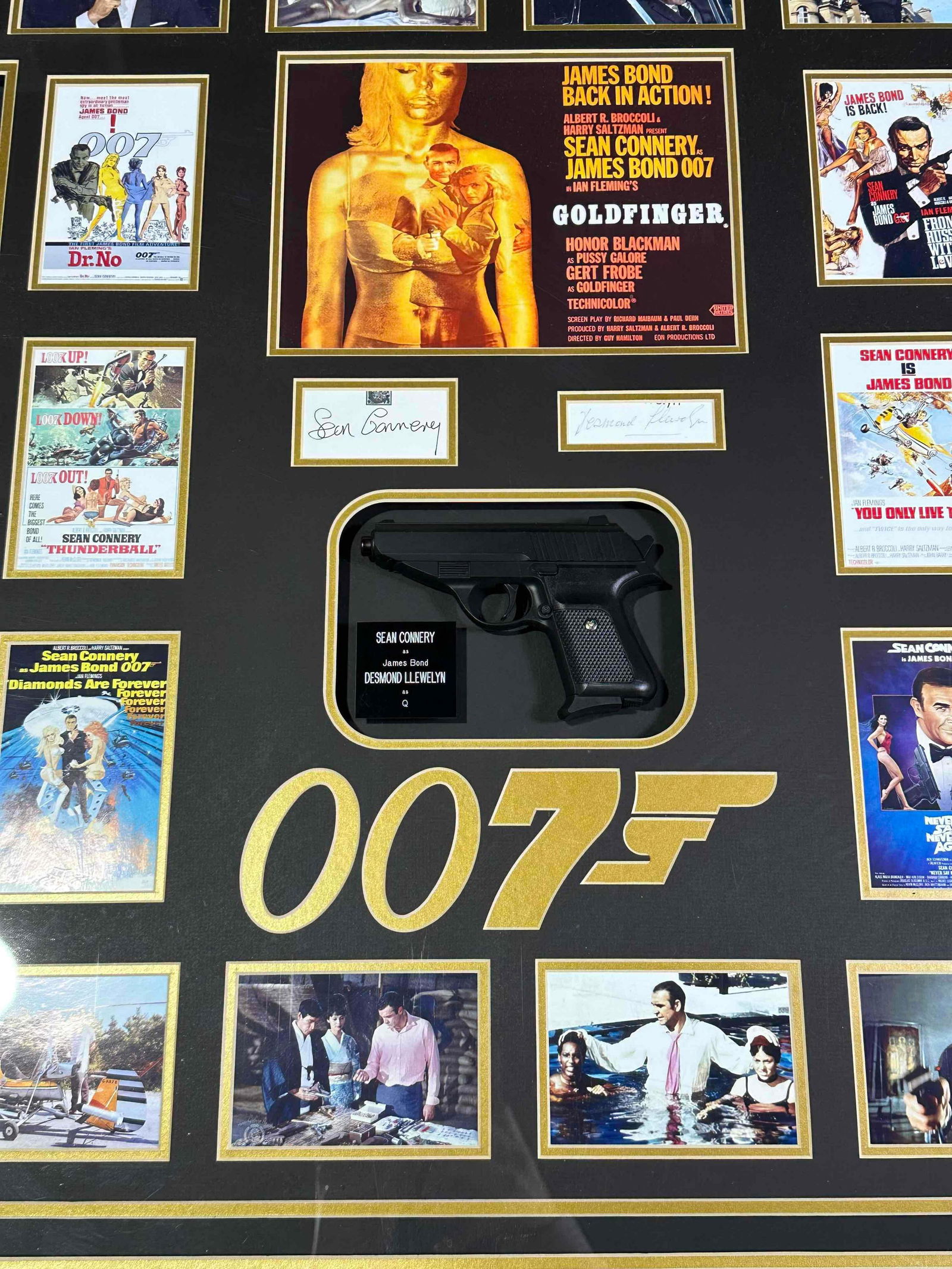 007 memorabilia Original signatures by Sean Connery as James Bond and Desmond Llewelyn as Q (1 of 12)
