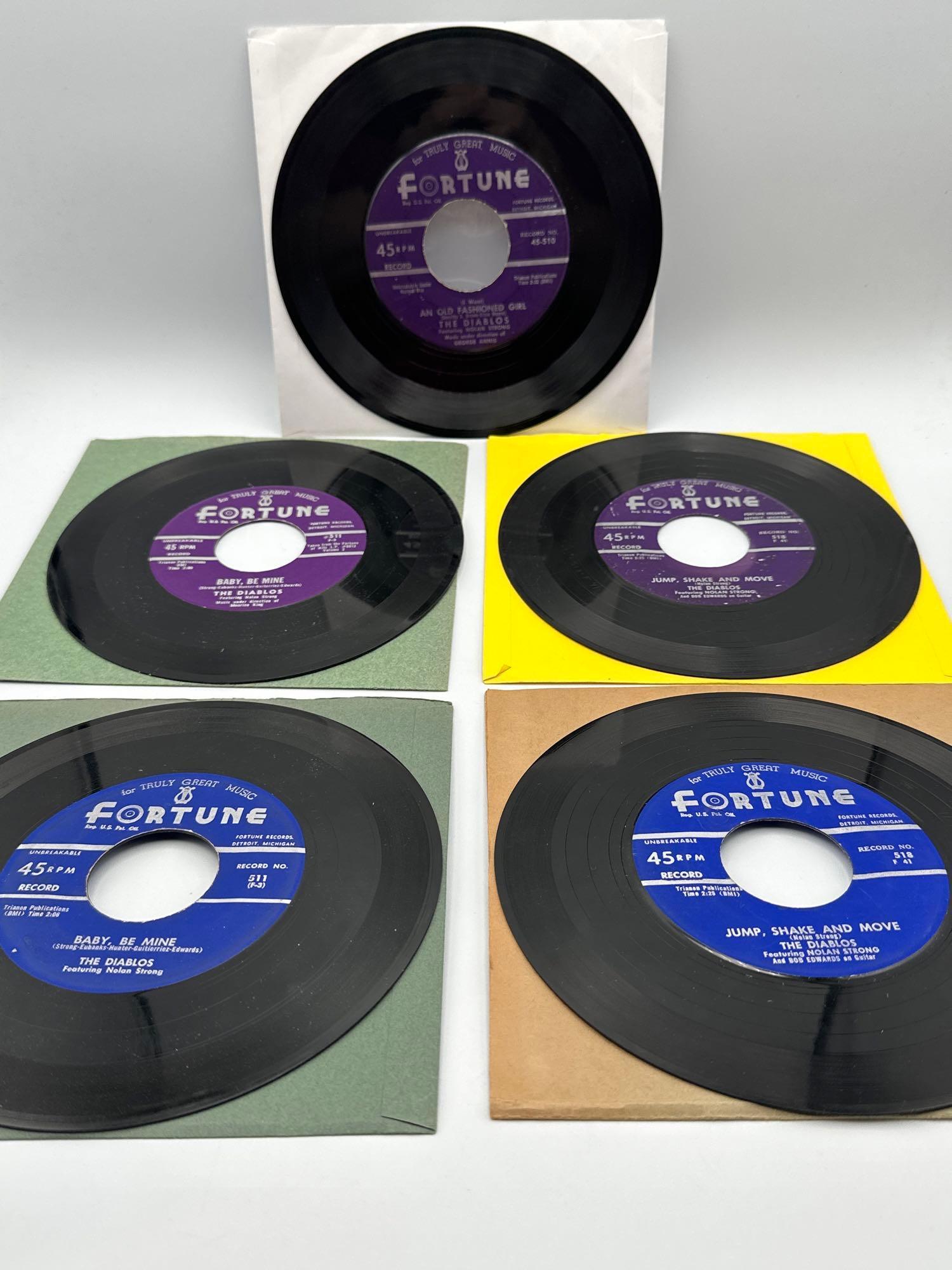 (5) The DIABLOS 45 records: (5) The DIABLOS 45 records: The Diablos: Adios, My Desert Love/An Old Fashioned Girl l. Fortune Records 45rpm 45-509/10. The Diablos: The Way You Dog Me Around/Jump, Shake and Move. Fortune records. 4
