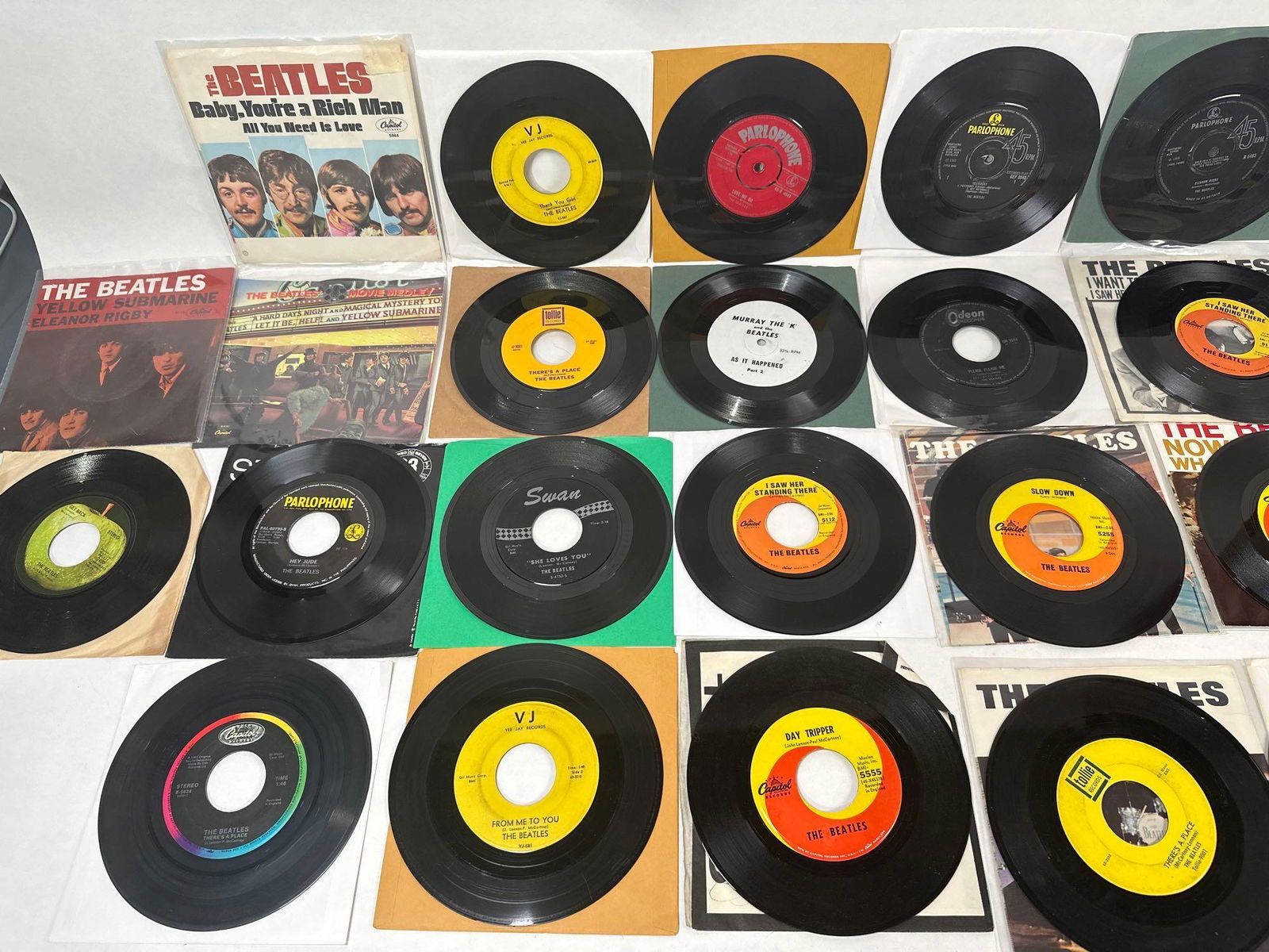 30 records-THE BEATLES! huge collection of mixed 45’s (1 of 12)