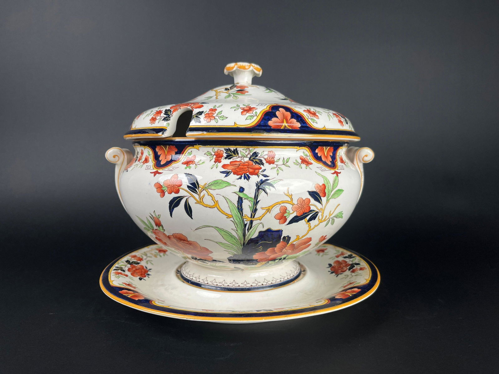 Antique Wedgwood Soup Tureen w/ Lid & Underplate (Queensware) (1 of 12)