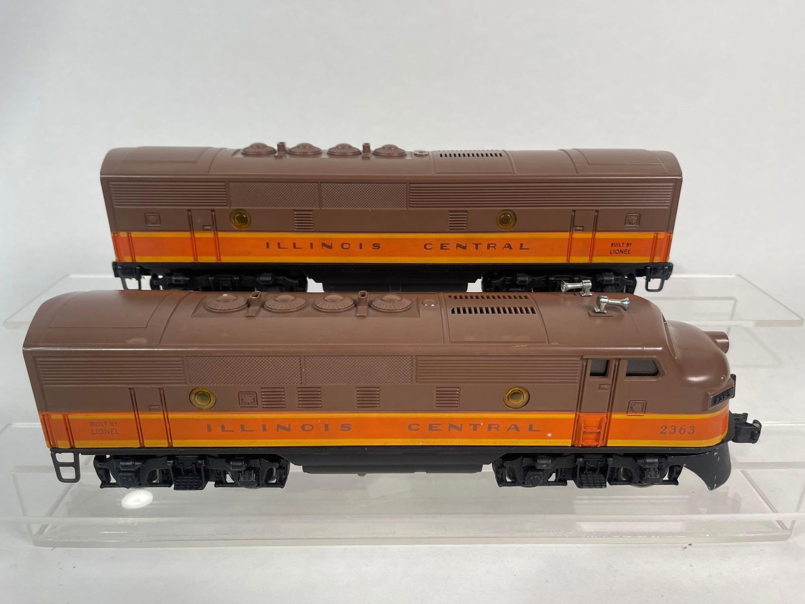 LIONEL NO. 2363 ILLINOIS CENTRAL F3 AB DIESET SET (1 of 11)