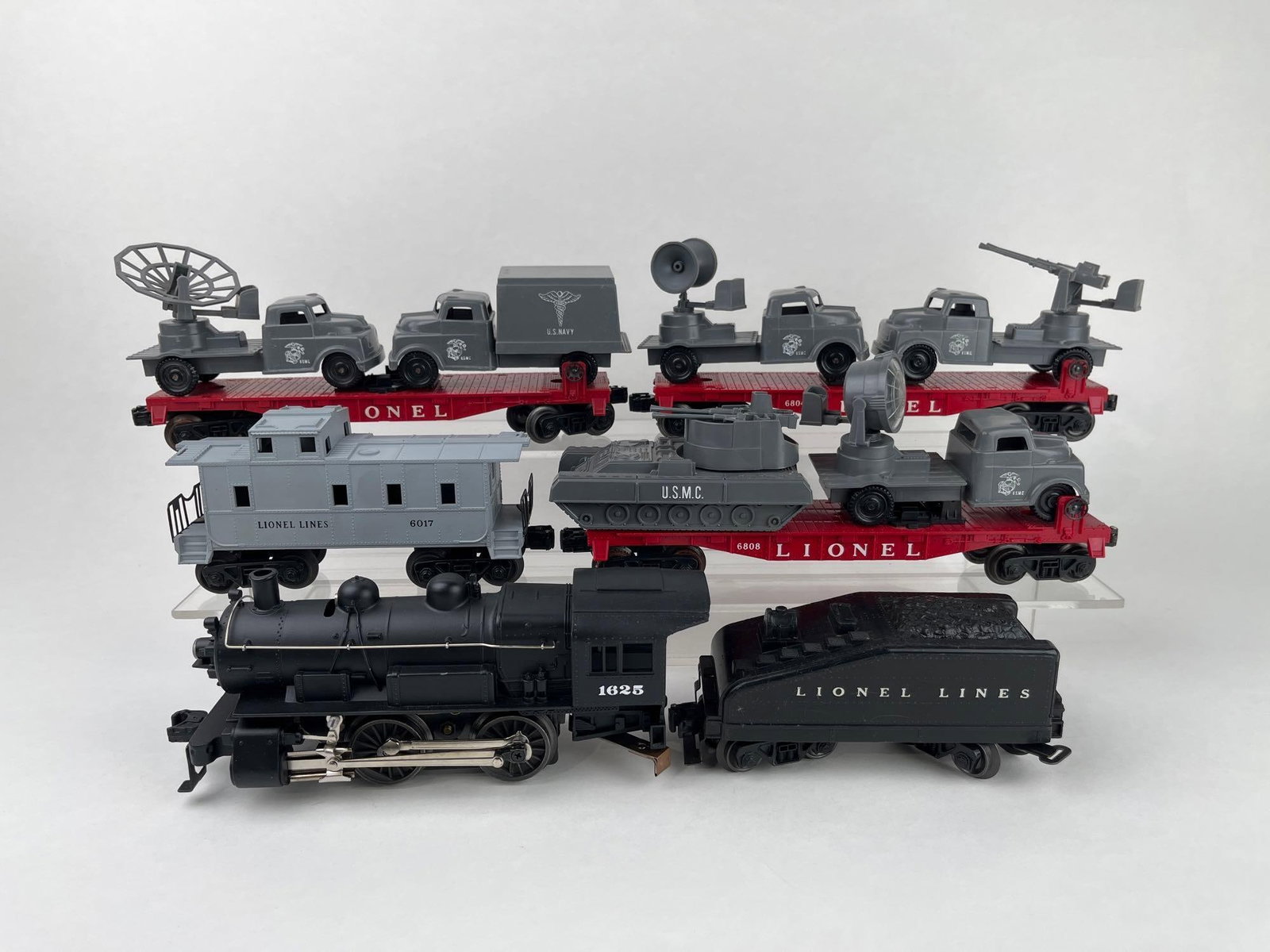 LIONEL TRAINS #1595 - POSTWAR SET - MARINE BATTLEFRONT SPECIAL: LIONEL TRAINS #1595 - POSTWAR SET - MARINE BATTLEFRONT SPECIAL The Lionel Trains #1595 set includes six (6) very rare train cars and was produced in 1958. All truck loads included are the originals. T