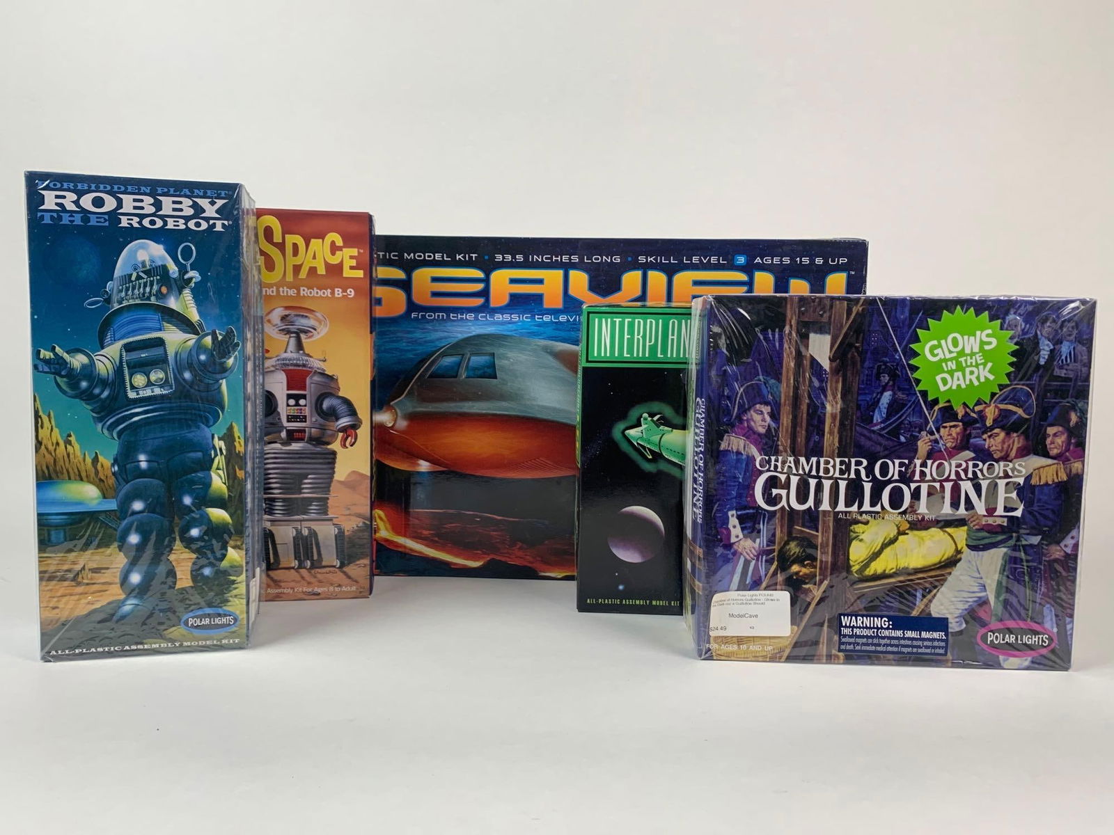 5 Vintage Model Kits (Robbie the Robot, Chamber of Horrors Guillotine, Lost In Space and More) (1 of 11)