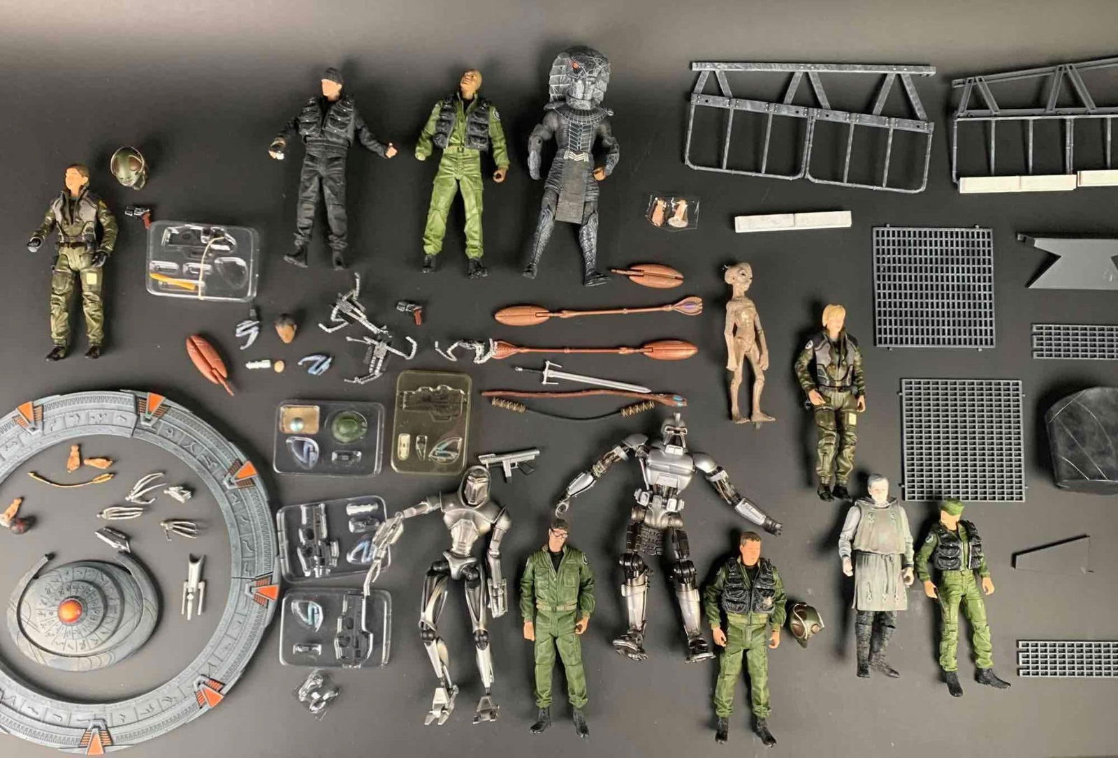 Giant Lot of SG-1 and Battle Star Galactica (1 of 11)