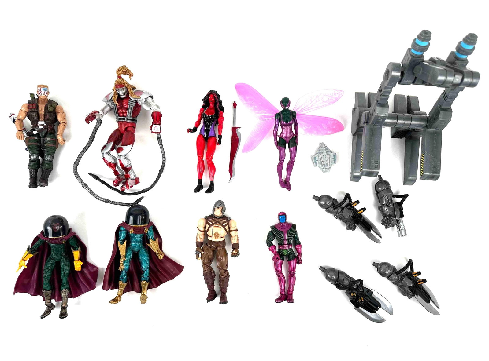 Mixed Marvel Figures and Battle Accessories (Hasbro, Toy Biz): Mixed Marvel Figures and Battle Accessories. (Hasbro, Toy Biz) All figures are in good condition.Figures measure approx 5" tall. Please refer to photos for further details. Some Examples of Figure
