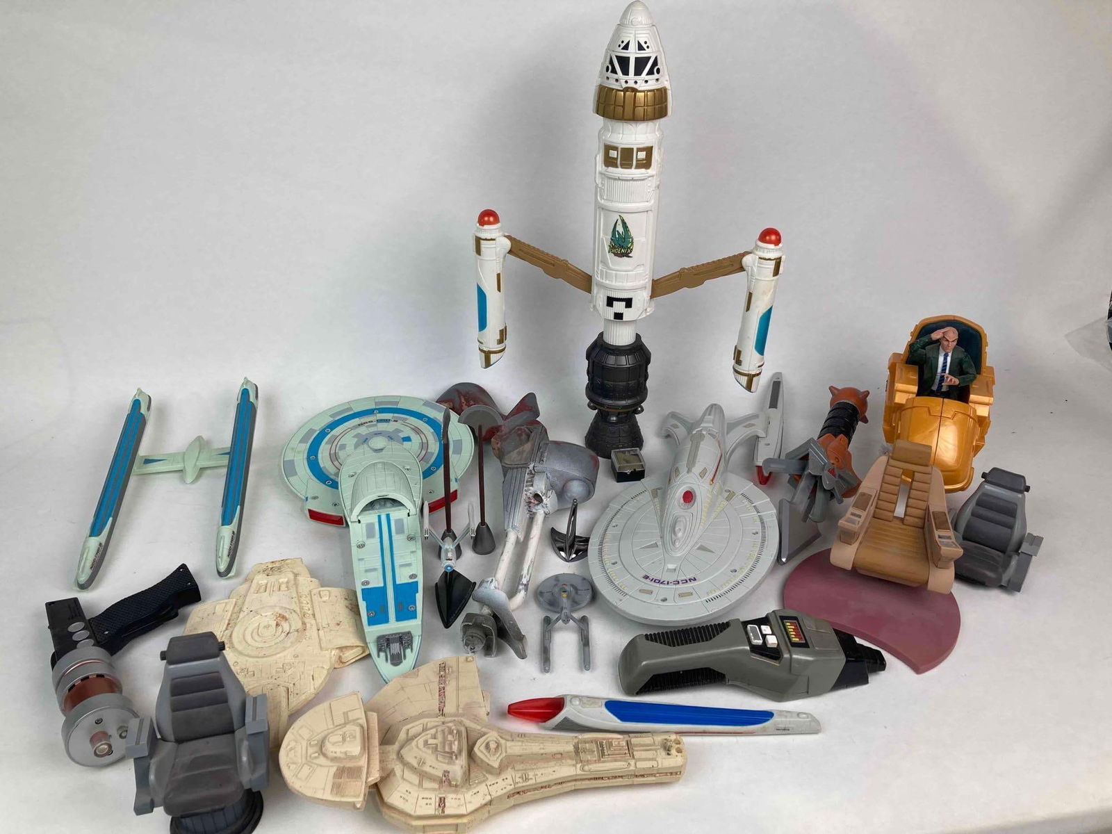 Mystery Lot of Star Trek Collectibles (1 of 7)