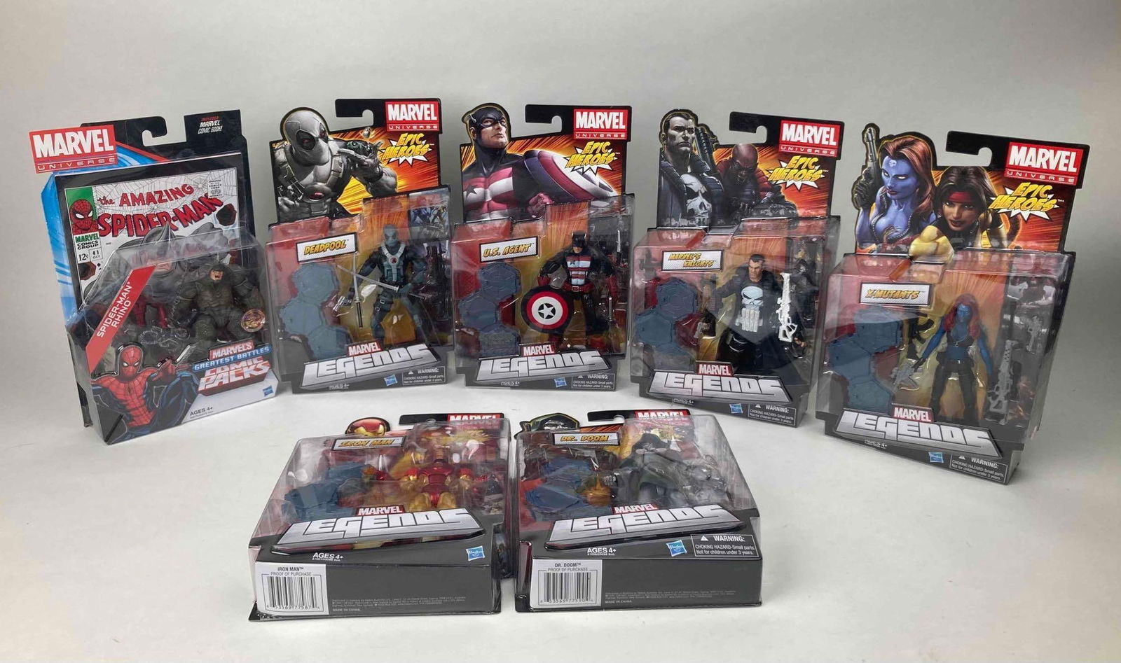 12 Marvel Universe Action Figures ( Hasbro ) (1 of 8)