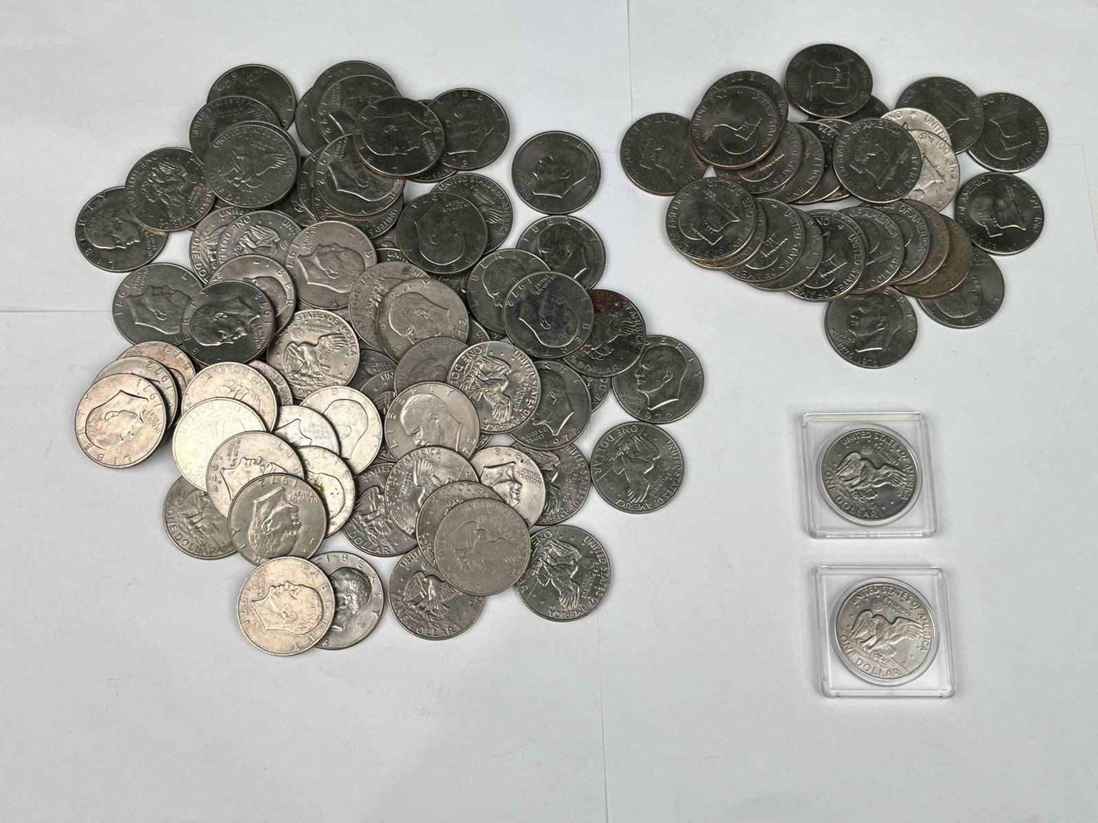 Lot of 101 American Dollar Coins: Lot of 101 American Dollar Coins Please see photos for all details. Please note all lots show signs of wear commensurate with age and use, and the lack of a statement regarding condition does not impl