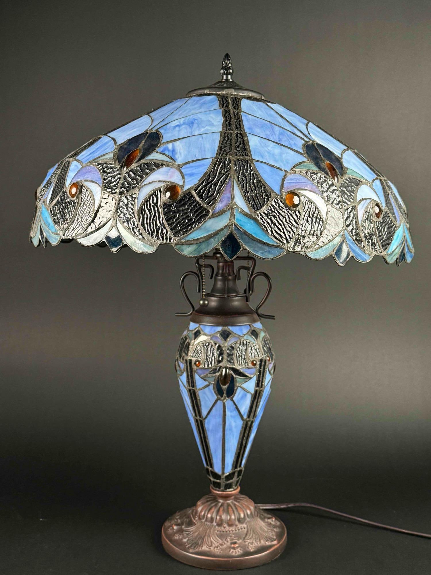Tiffany Style Stained Glass Table Lamp (1 of 4)