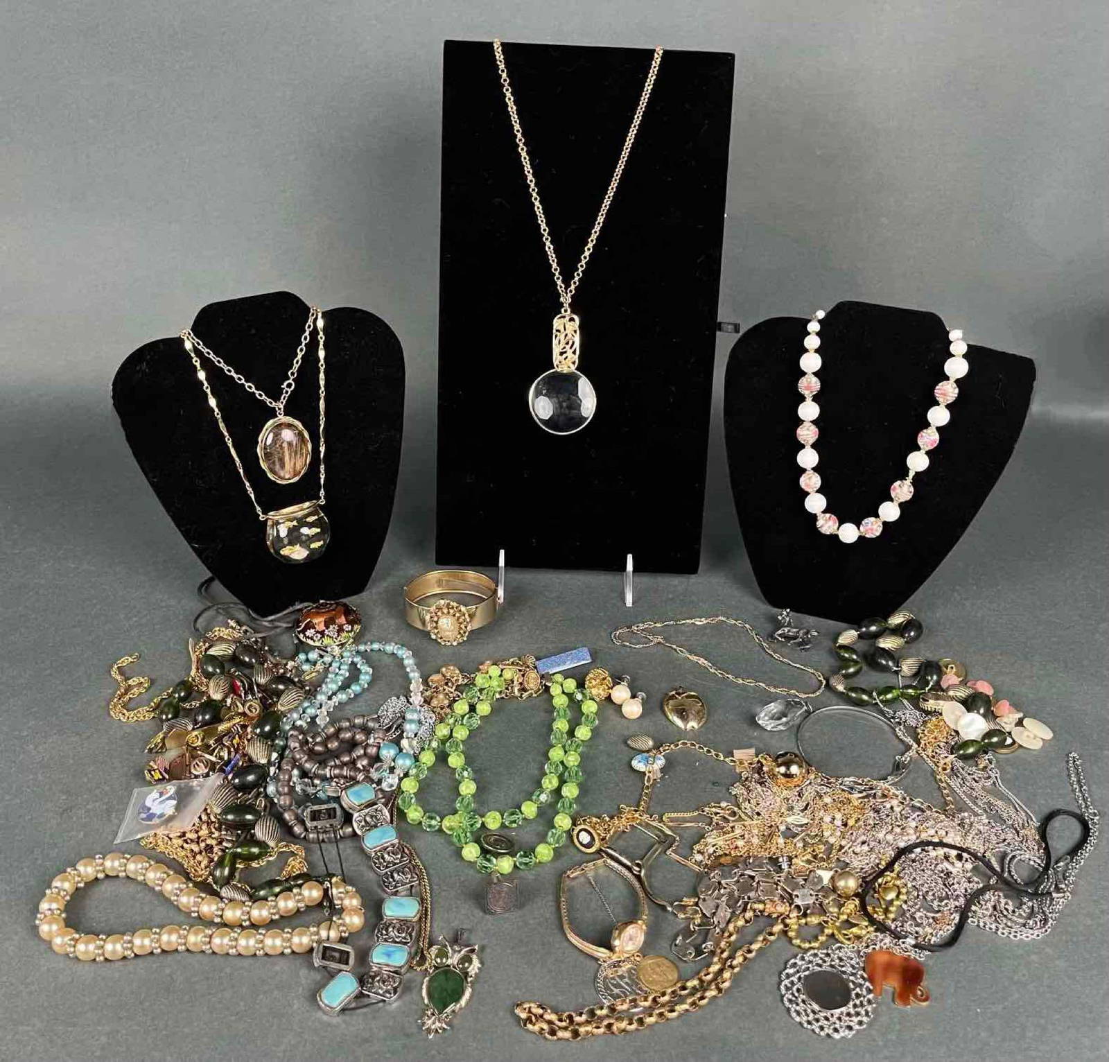 Large Lot Of Vintage Jewelry Auction