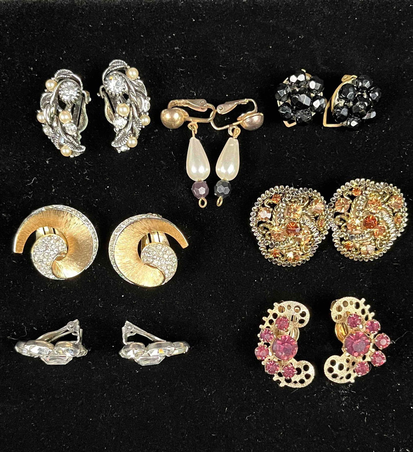 8 Vintage Clip-on Earrings: Lot of 8 Clip-on Earrings. All items are in great vintage condition. There is a pair from Trifari and one pair that is made in Italy. Please refer to photos for further details. Please note all lots