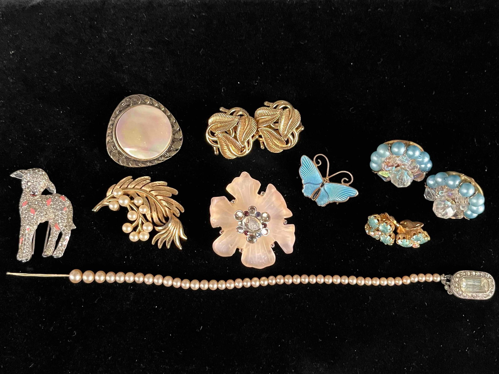 9 Pieces Vintage Jewelry (1 of 5)
