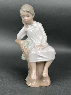 Lladro "Thinking Boy on Tree Stump" Porcelain Firgurine: Retired Lladro " Thinking Boy on tree Stump" made of porcelain. Hand made in Spain. In excellent condition. Please see photos for additional details.  Dimensions: 8.5"  | Please note all lots show sig