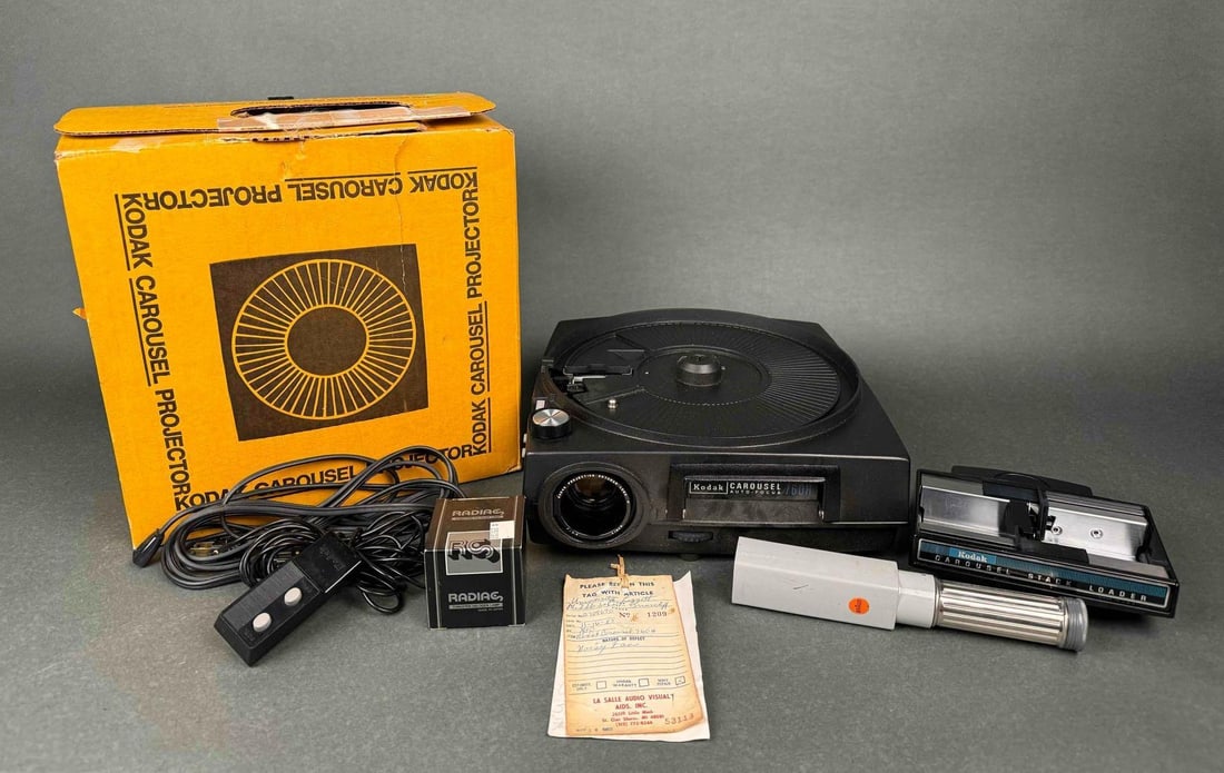 Vintage Kodak 760H Slide Carousel  W/ Accessories (1 of 12)