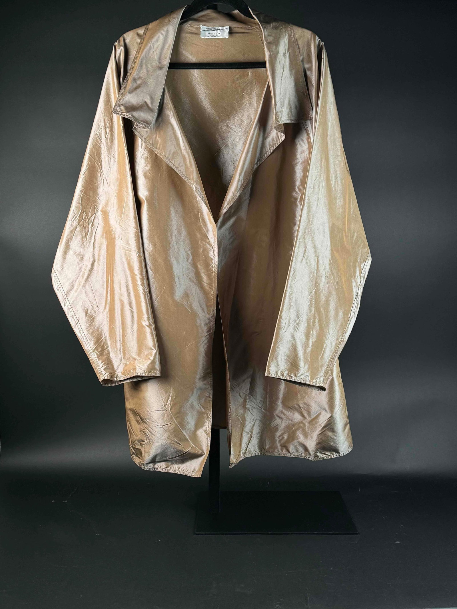 Vintage Metallic Silk Zoran Jacket: Neutral colored 100% silk Zoran open front jacket. Made in Italy. In good condition. Please see photos for additional details. Dimensions: No sizing on tag. | Please note all lots show signs of wear c