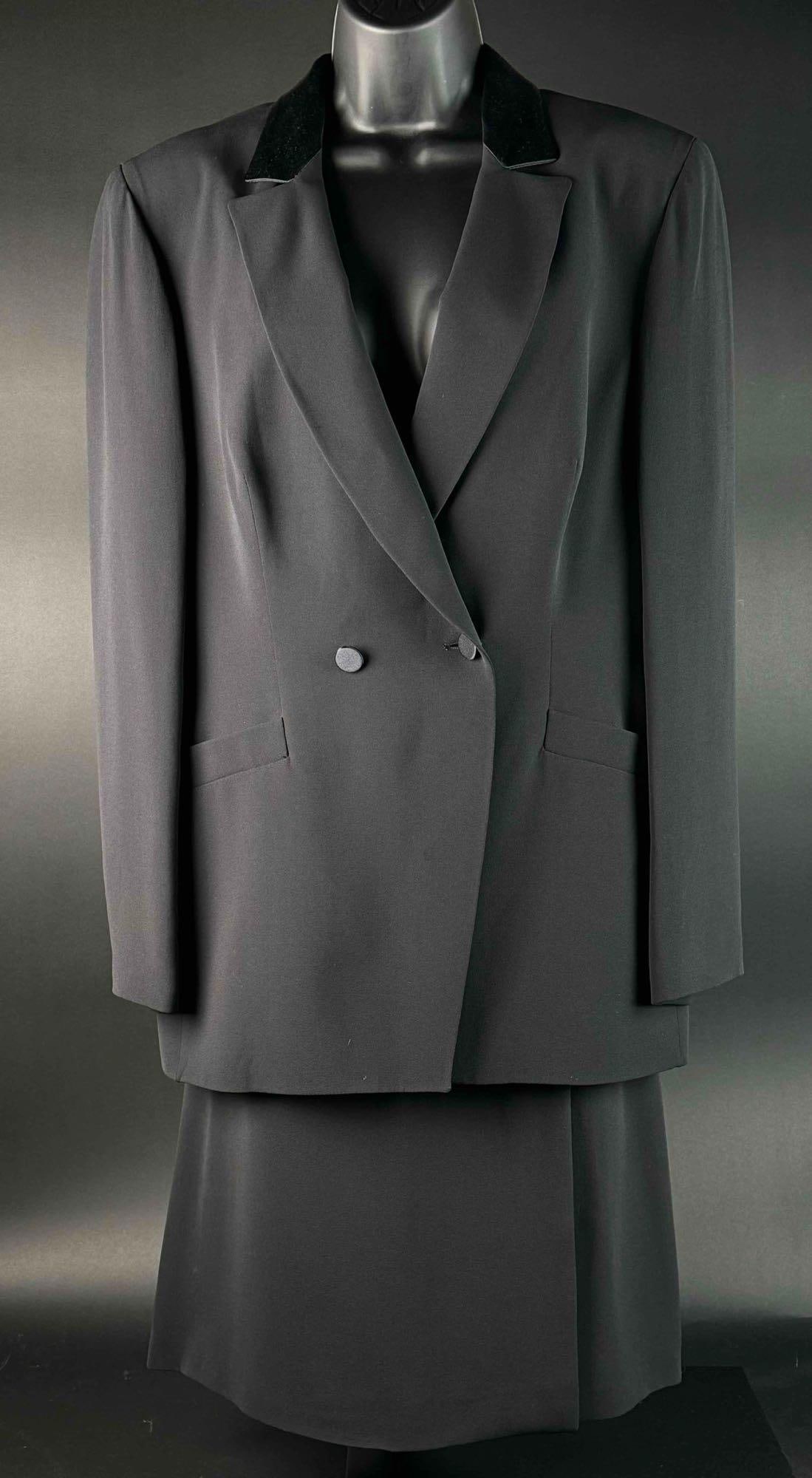 Women's Giorgio Armani Silk Tuxedo Suiting (Borogonuovo 21) (1 of 9)