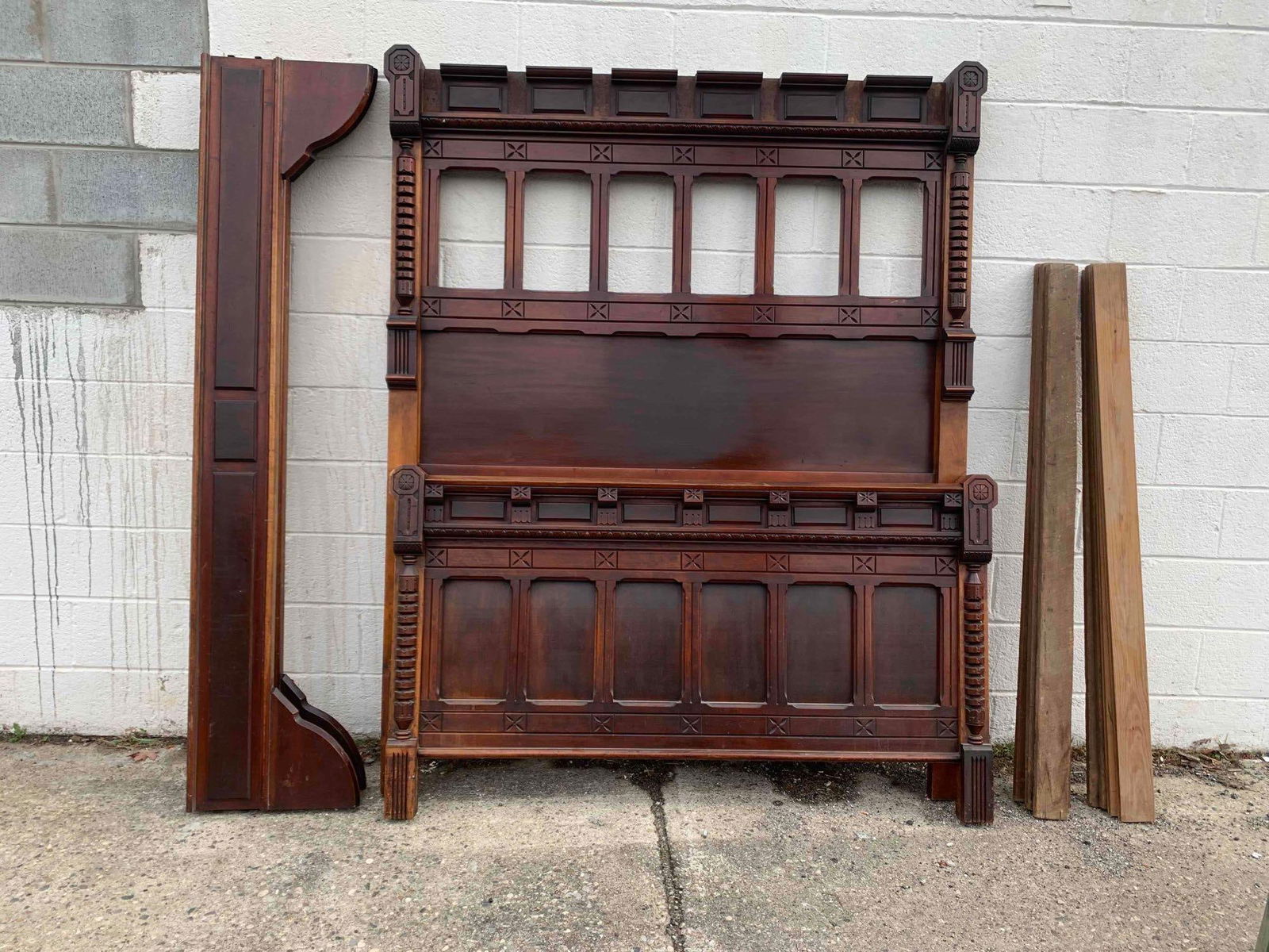 Antique Carved Victorian Bed (Wooten, 1860) (1 of 8)
