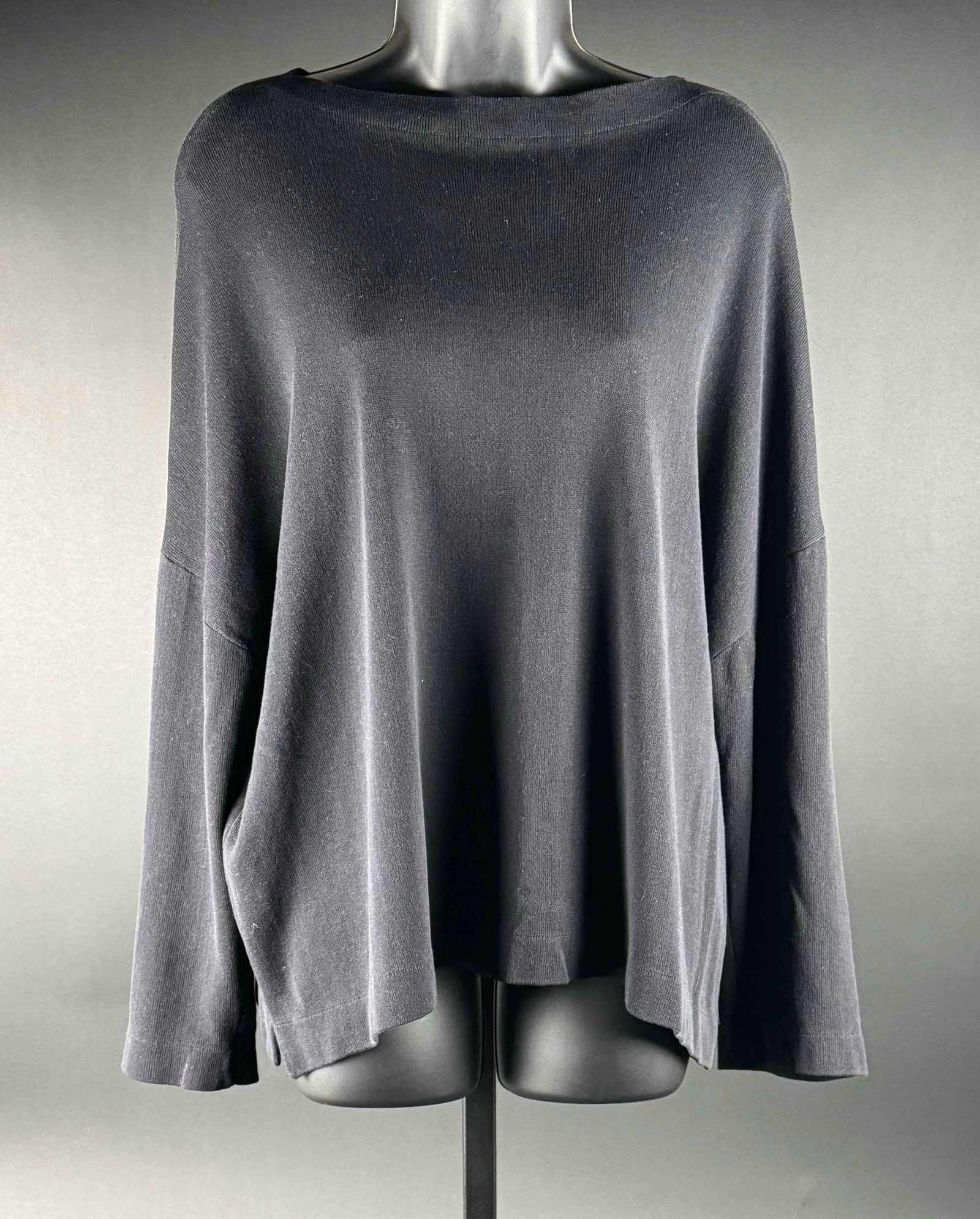 Piazza Sempione Sweater: Black sweater from Piazza Sempione. In excellent vintage condition. Please see photos for additional details. Dimensions: No sizing on tag | Please note all lots show signs of wear commensurate with a