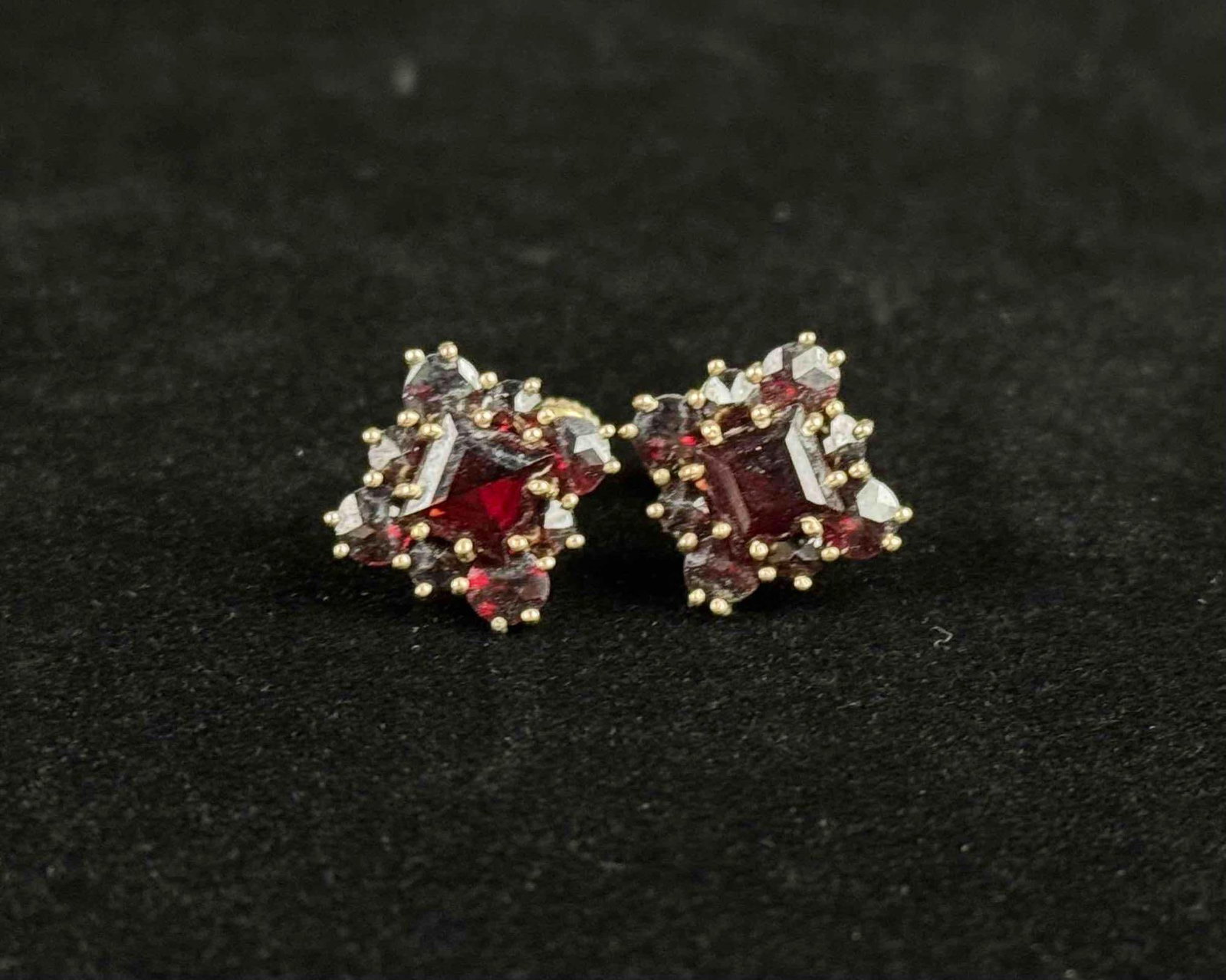 Vintage 18K Gold Garnet Earrings: Vintage 18 K gold garnet earrings.Earrings have been gold tested. Earrings come in at a total weight of 3.35 grams. Earrings are in excellent condition. Please refer to photos for further details. Ple