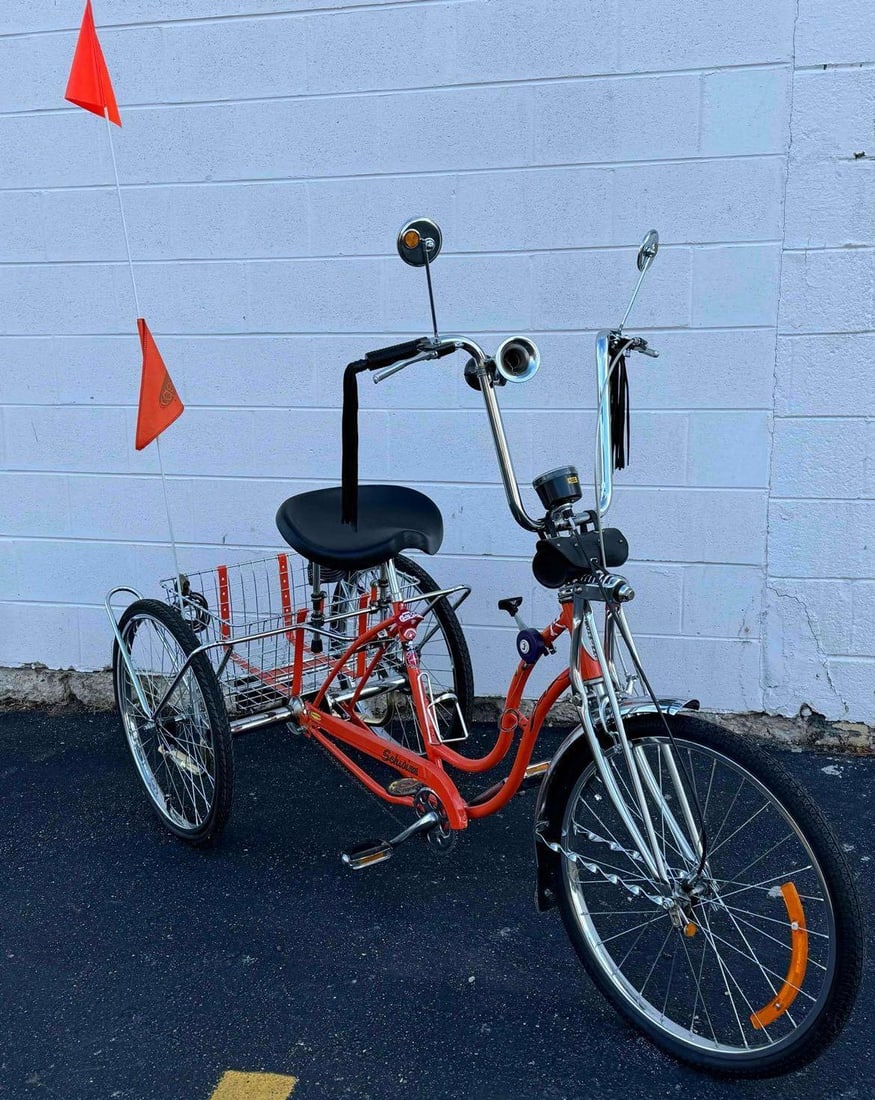 Vintage Schwinn 3-Speed Adult Tricycle: Vintage Schwinn 3-speed tricycle. Vintage adult tricycle with some custom work done. Tricycle is in good vintage condition. Please refer to photos for further details. We are not bike experts. Pleas