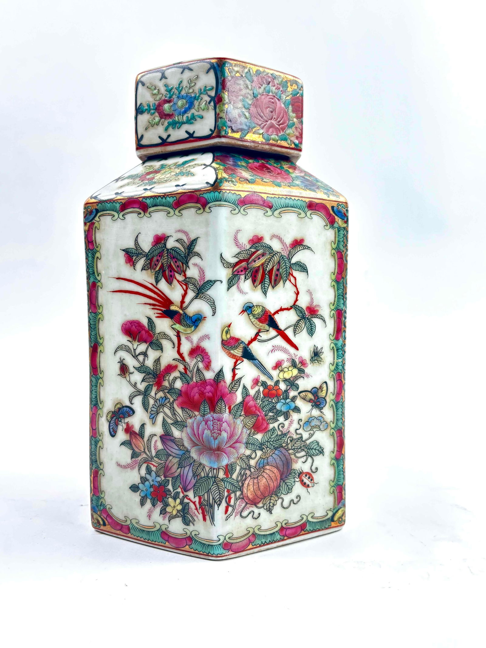 Qianlong Hexagonal Lidded Jar (1 of 11)