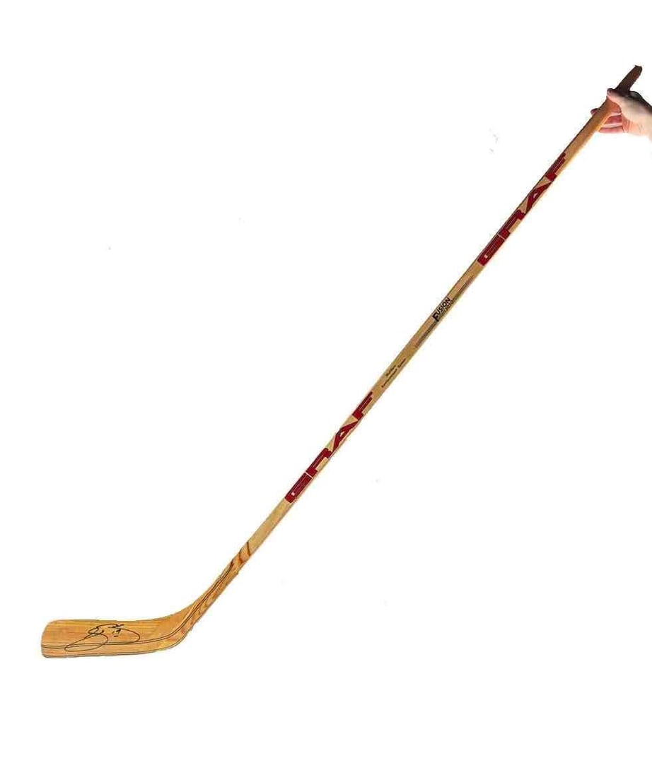 Signed Joe Sakic Colorado Avalanche Graf Hockey Stick: Signed Joe Sakic Colorado Avalanche Graf Hockey Stick. Signed in black felt tip pen on blade of hockey stick. Hockey stick is in excellent condition with only sign of wear being small discoloration on
