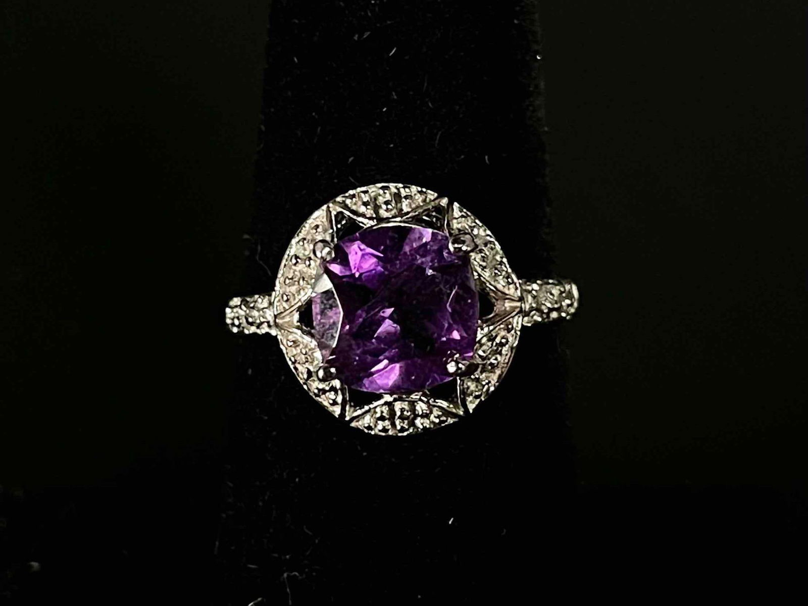 Cushion Cut Amethyst and Sterling Silver Ring (2.85 ct) (1 of 12)