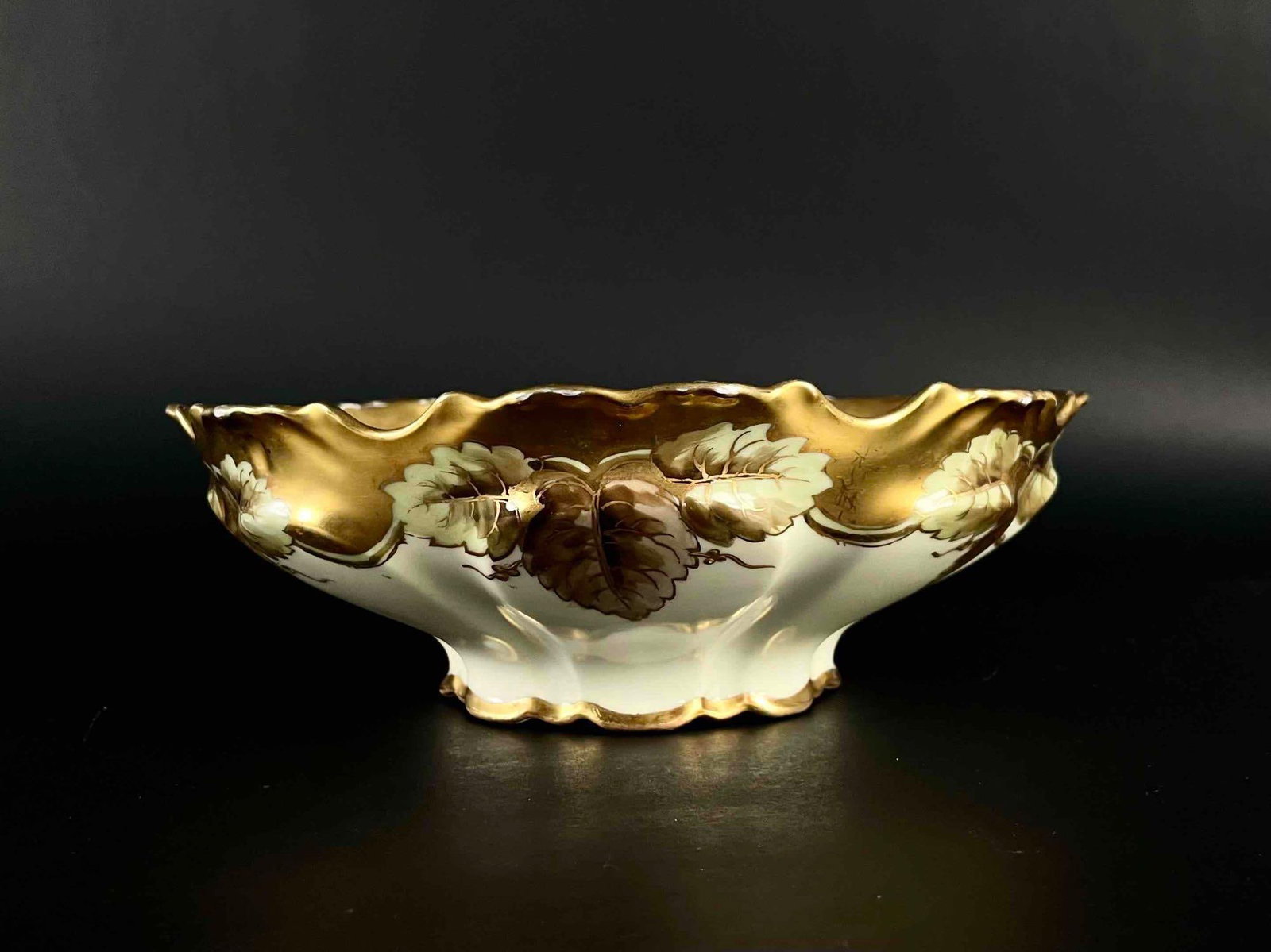 French Gilded Porcelain Dish (Bawo & Dotter Elite Works Limoges): Gilded serving bowl made by Bawo & Dotter Elite Works Limoges France. C. 1920s-30s. Made in France. In excellent condition. Please see photos for additional details. Weight: 1.0 lbs Dimensions: 9" x 9